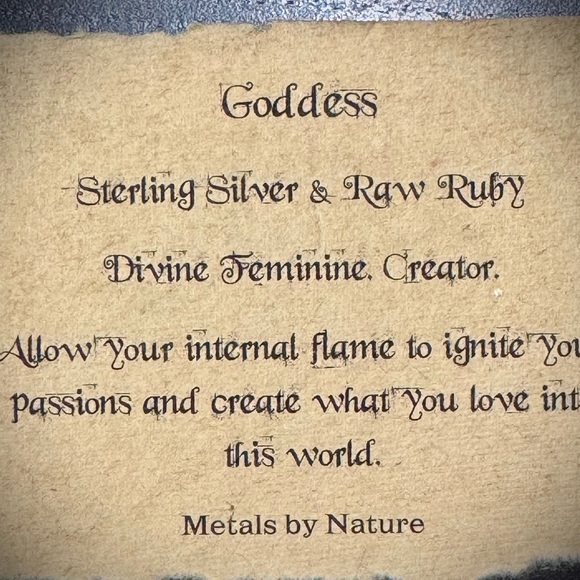 Goddess with raw ruby - Picture 6 of 6